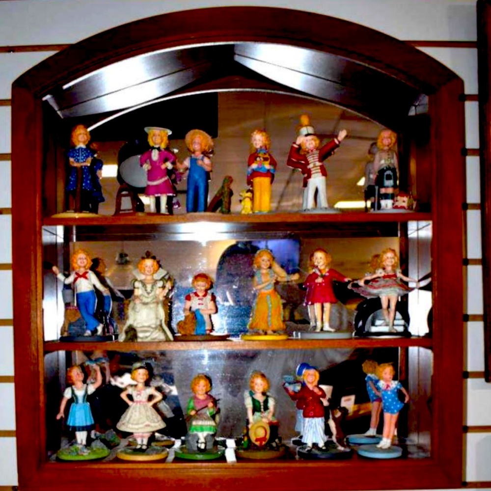COMPLETE SET! UNOPENED! Danbury Mint Shirley Temple figures and case